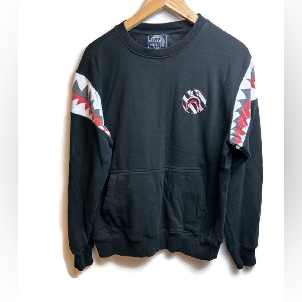 Bleecker & Mercer Black White Red Shark Teeth Size M Sweatshirt with Kanga Pouch